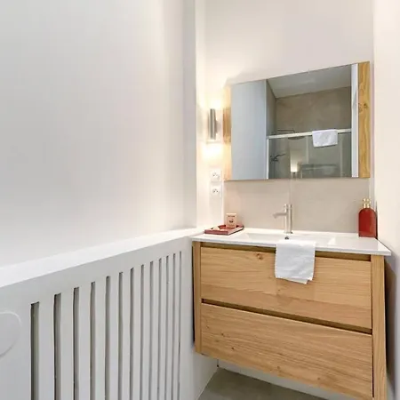 Apartment Cambodge Pere Lachaise Cosy 2p Paris