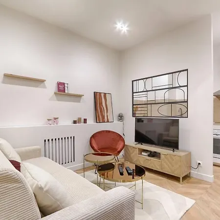 Apartment Cambodge Pere Lachaise Cosy 2p